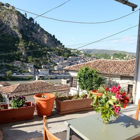 Guest House Taunus Berat Ngoại thất bức ảnh