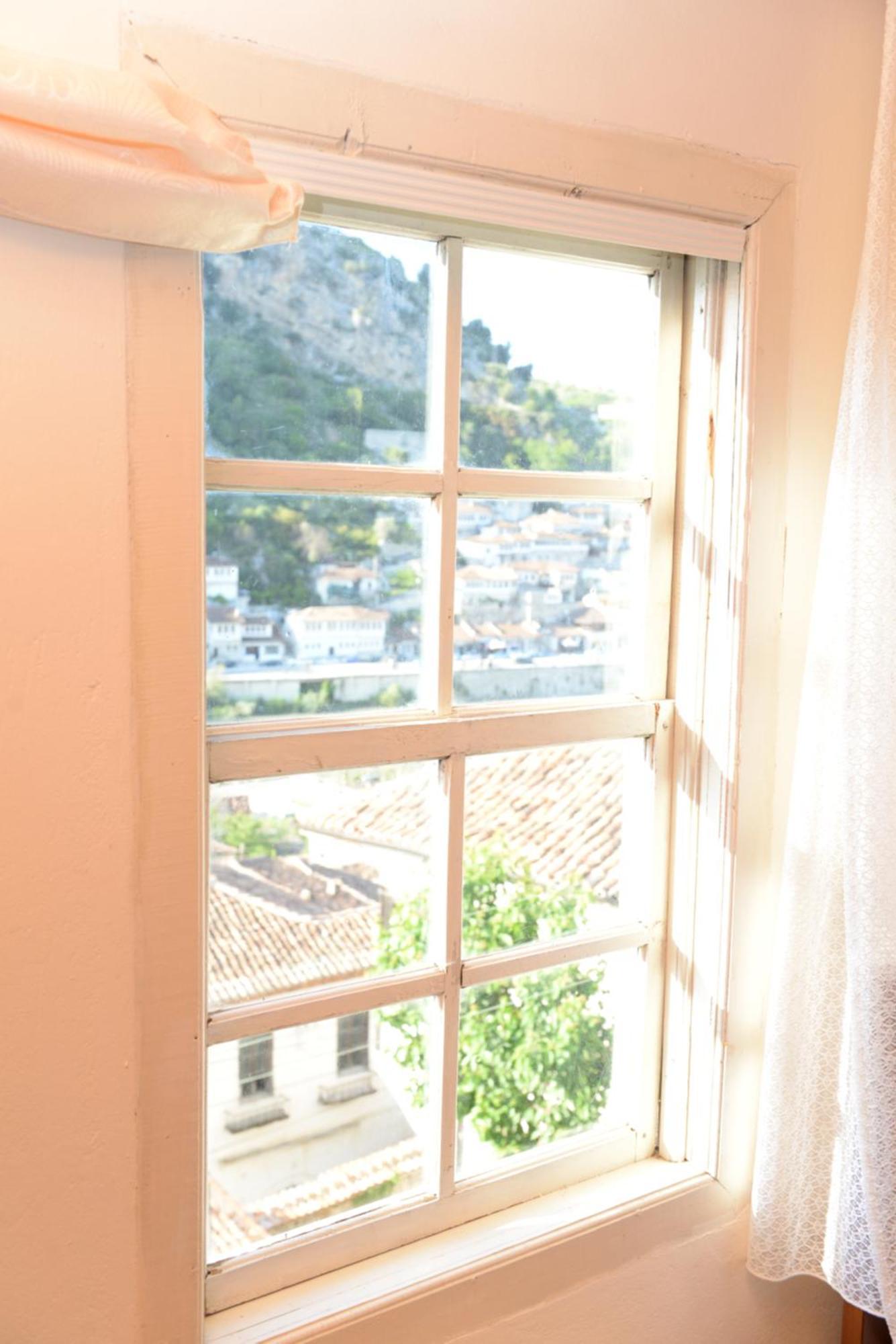 Guest House Taunus Berat Ngoại thất bức ảnh