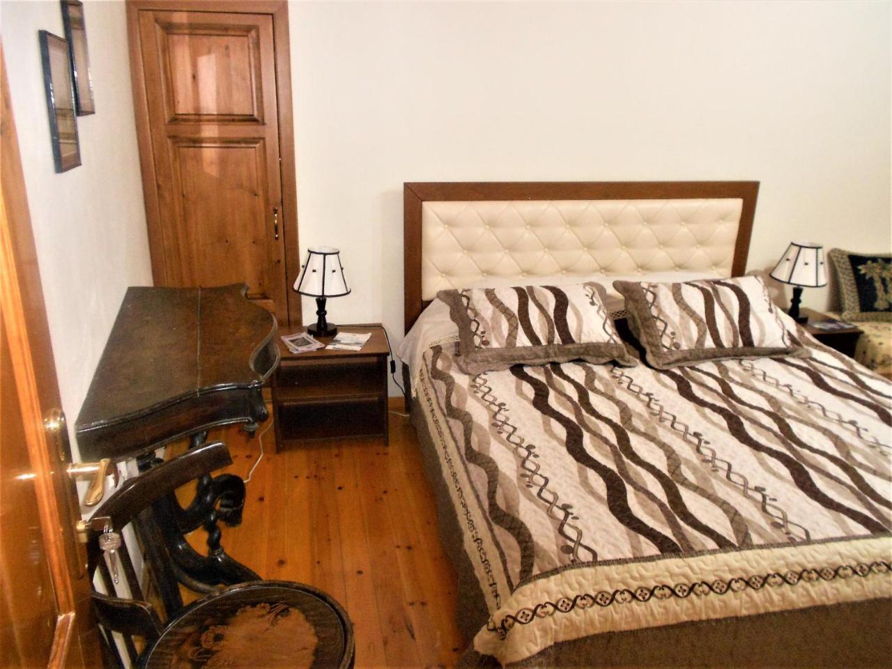 Guest House Taunus Berat Ngoại thất bức ảnh
