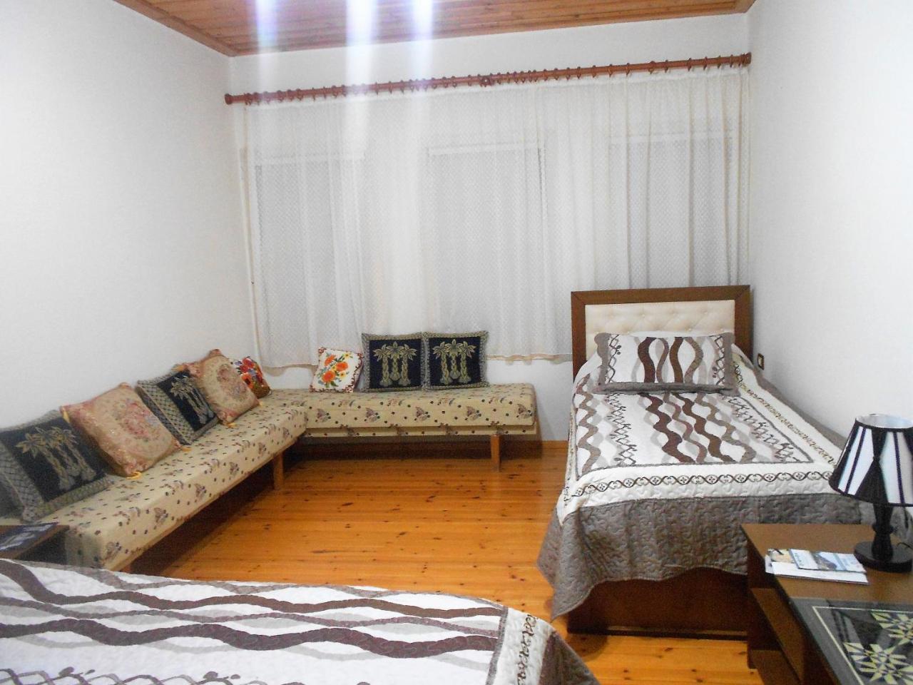 Guest House Taunus Berat Ngoại thất bức ảnh